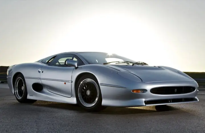 Jaguar XJ220 front